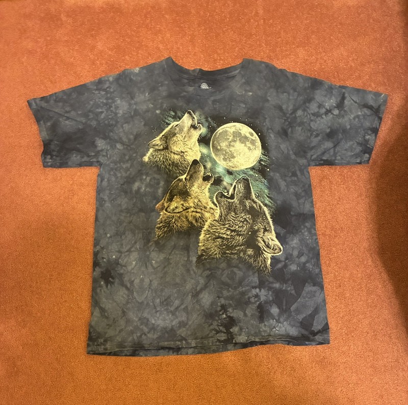 The Mountain Men’s Graphic Tee Three Wolf Moon in Blue T-shirt Size L