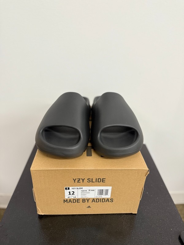 Adidas Yeezy Slide Onyx - Multiple Sizes - (100% Authentic) HQ6448 gallery