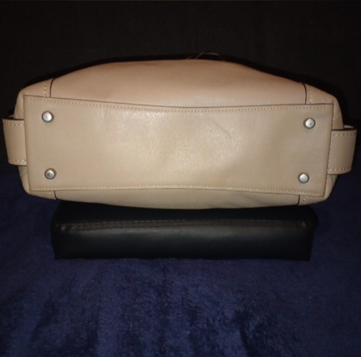 EUC Coach Edie Shoulder bag 31 With Tea Rose Tooling w/ bottom studs gallery