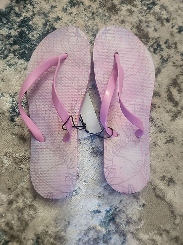 West Loops Women Flower Design Link Flip-flops Size- Small 5-6