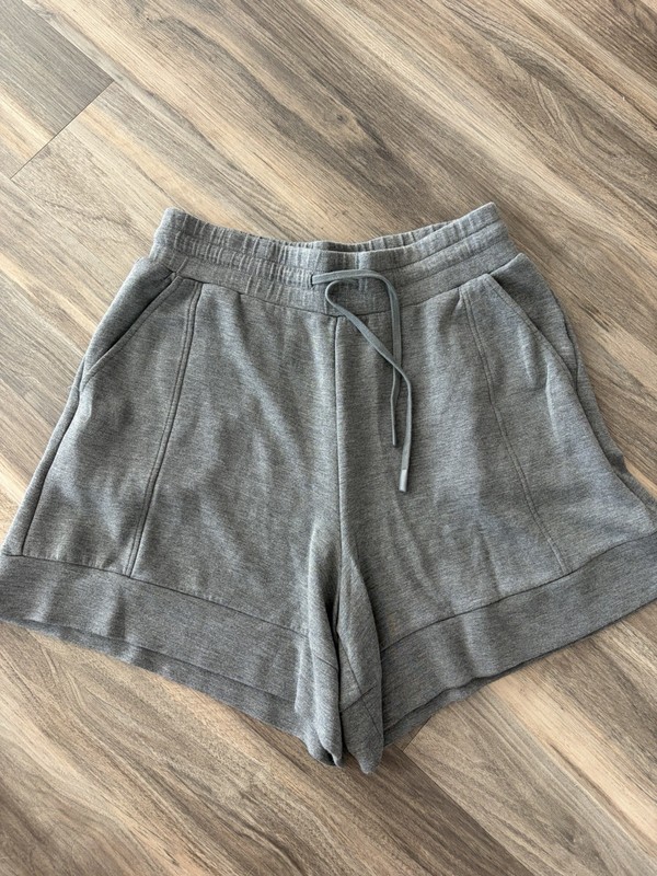 Varley Women’s Alder Shorts 5.5” Inseam Size Large