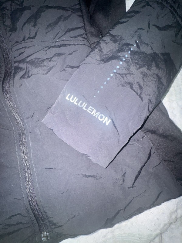 Lululemon Women's Down For It All Jacket Size 10 Black Hooded Puffer (Bnegra) gallery
