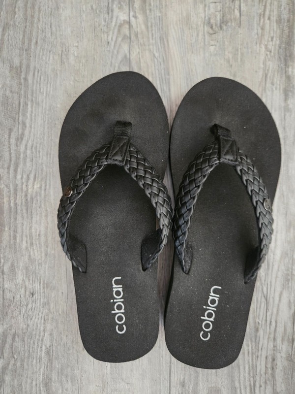 3 pair of Corbian Braided Bounce Flip Flops 2 Cream and 1 Black. Size 8.5