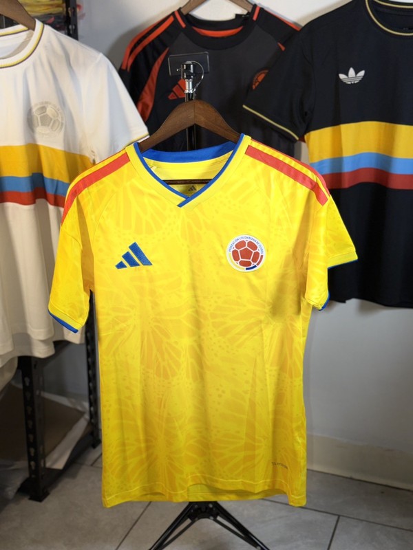 CAMISAS NUEVAS DE LA SELECCION COLOMBIA DE HOMBRE Y DE MUJER