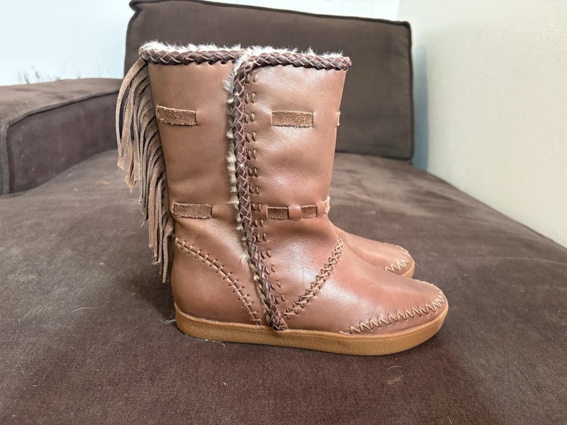 NWOT House Of Harlow Brown Fringe Boots Size 35