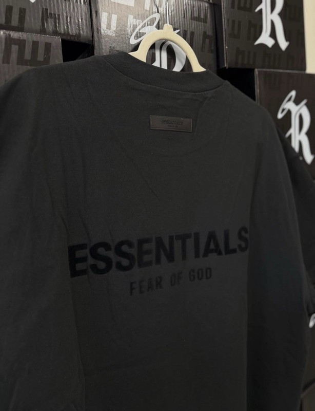 Essentials Fear of God ESSENTIALS Men’s Black Logo Graphic Crew Neck T-Shirt M