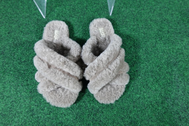 UGG Shearling Slide Slipper Shoes Womens Size 7 Beige Fuzzy Cross Strap Cozy gallery