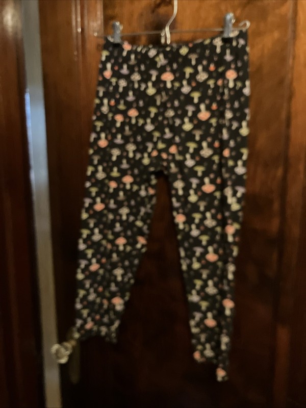 Junior Capri Leggings S-3/5 Mushroom Print 95% Cotton-5% Spandex, 18” Inseam
