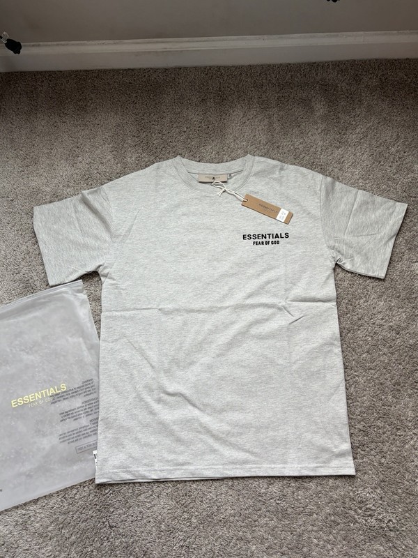 ESSENTIALS Fear of God Men’s Gray Logo Graphic Short Sleeve Crew Neck Tee M