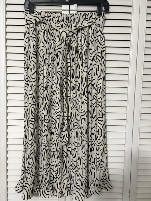 NWT Pleated Flowy Midi Skirt, Lined Size S