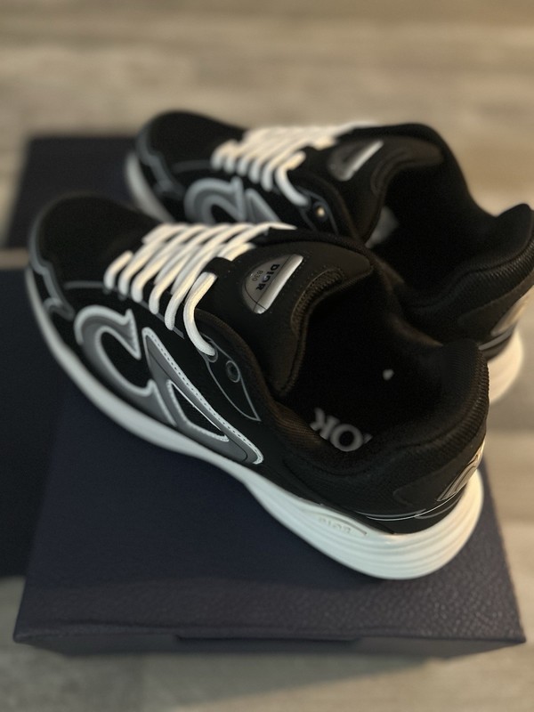 Size 11 Black And White B30 Trainers (FAST SHIPPING🚛)