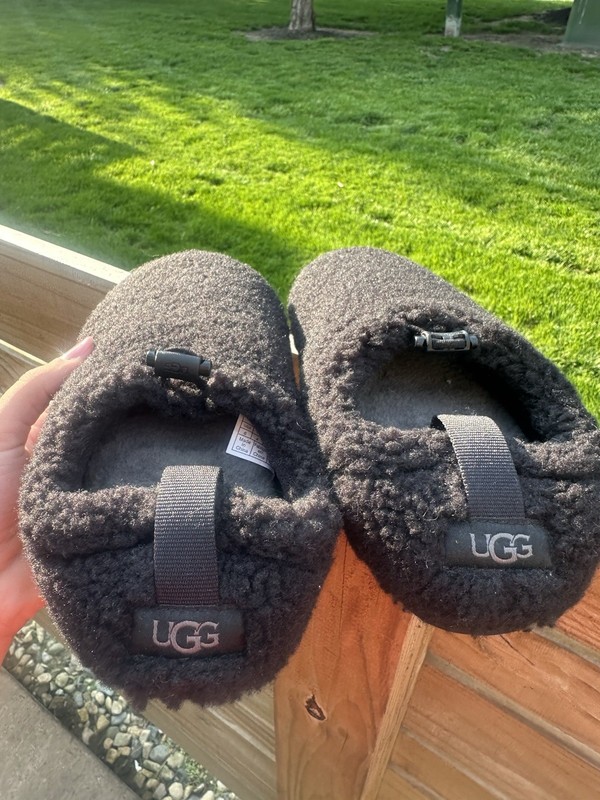 UGG PLUSH Slip-On Slipper - Black Faux Fur - Unisex Adults Size 6 - NEW gallery