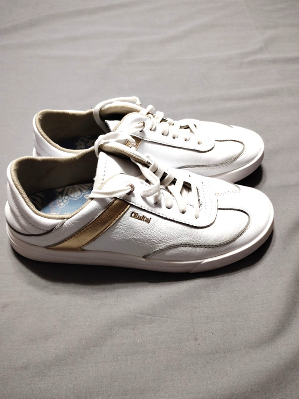 Olakaui Haupu Shoes Women‎ 7.5 White Gold Leather Casual Sneakers Low Top Preppy