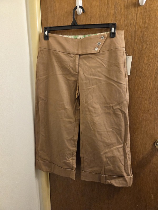 Hybrid Womens Size 8 Capris See Description Sold As Is