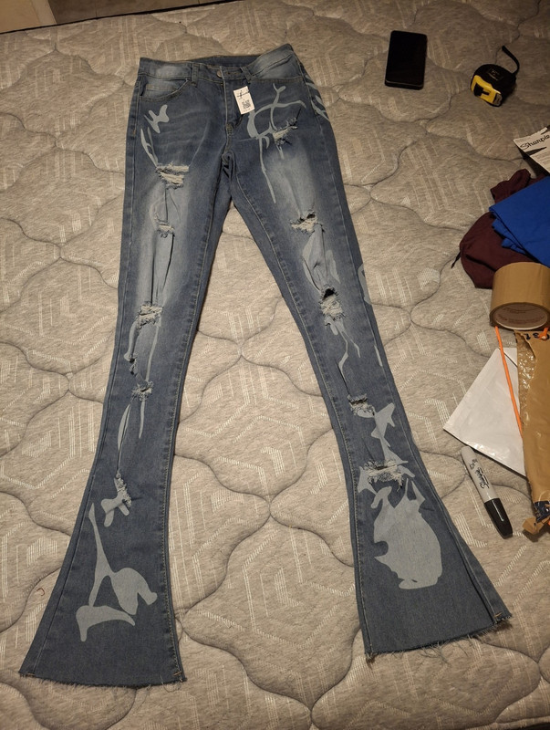 SHEIN Women’s Slim Flare Jeans Blue Light Wash Distressed Fringe 5-Pocket