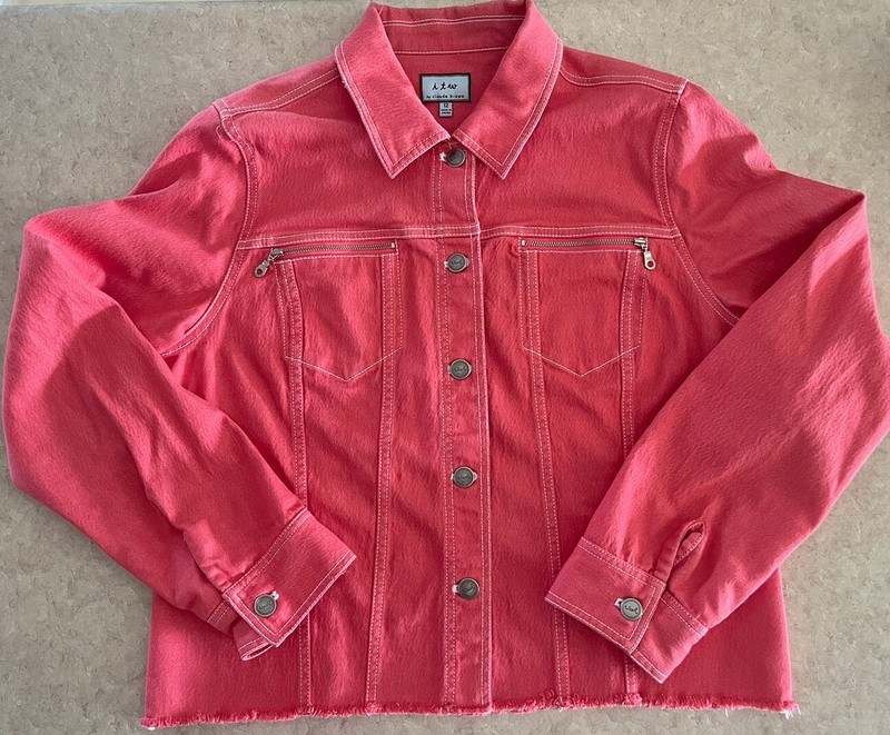I T W By Claude Brown Button Up Cropped Frayed Denim Jacket Women’s 12 Pink