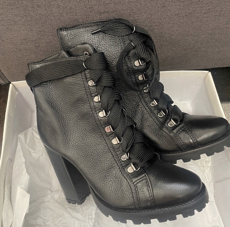 Schutz Women’s Ankle Bootie Black Leather Lace-Up Round Toe Block Heel 8.5 gallery