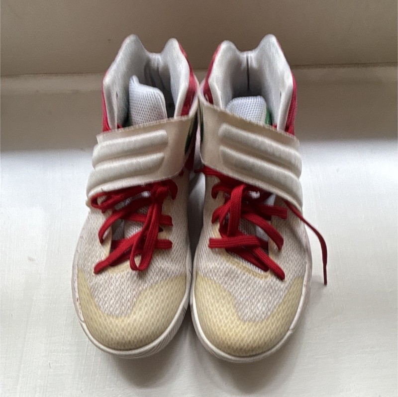 Nike Kyrie Mid Top Basketball Sneaker White/Red/Green 914293-162