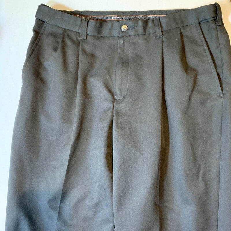 Haggar Pleated Dress Pants Size 36 X 30 No Iron 100% Polyester Black Pants