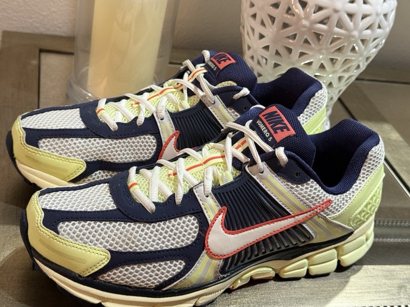 Nike Vomero 5 Mens Size 10.5 Used Running Shoes NY NYC Knicks Walking Sneakers gallery
