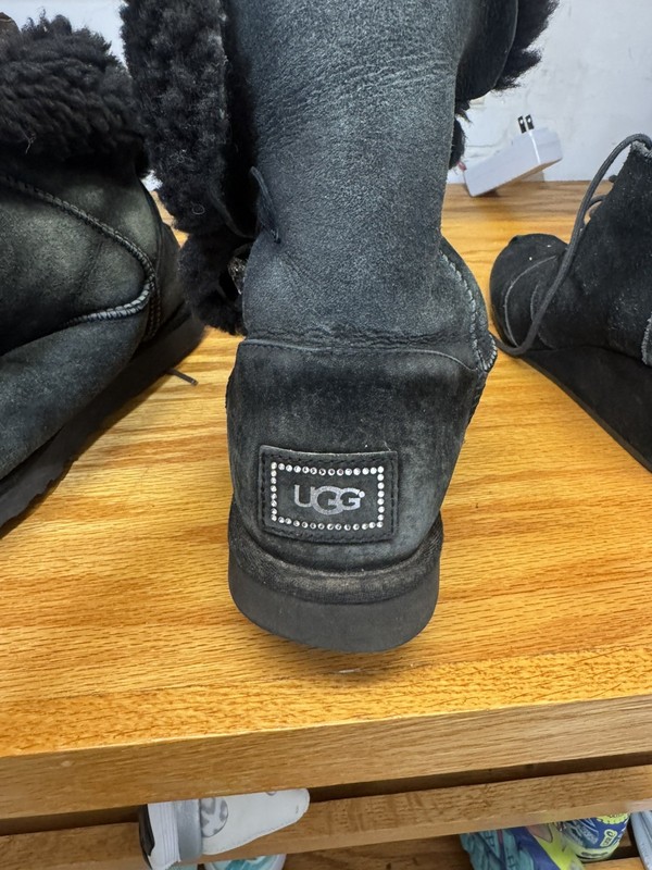 UGG Australia Bailey Crystal Button Bling Black Boots 3349 Size 9 40