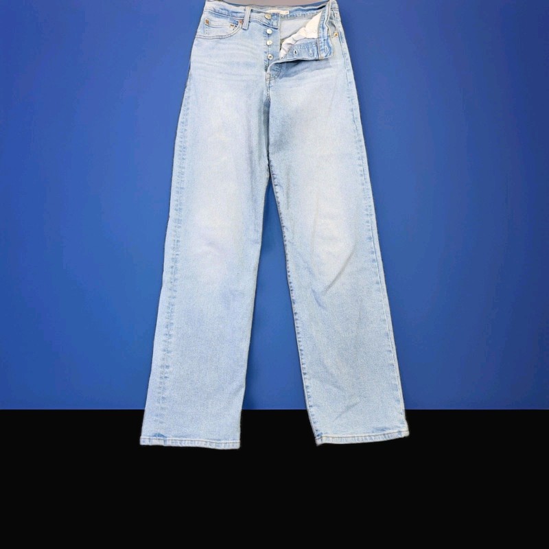 Levi’s Women’s Ribcage High Rise Straight Regular Fit Light Wash Blue Jeans 28