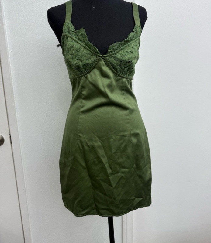 PRETTYLITTLETHING Women’s Green Solid Full Slip Lace Trim Adjustable Straps 6