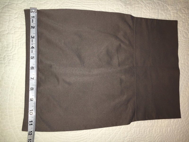 NWOT YUMMIE Firm Shapewear Half Slip Skirt - Mink -size M/L - w/ Non-slide edge. gallery