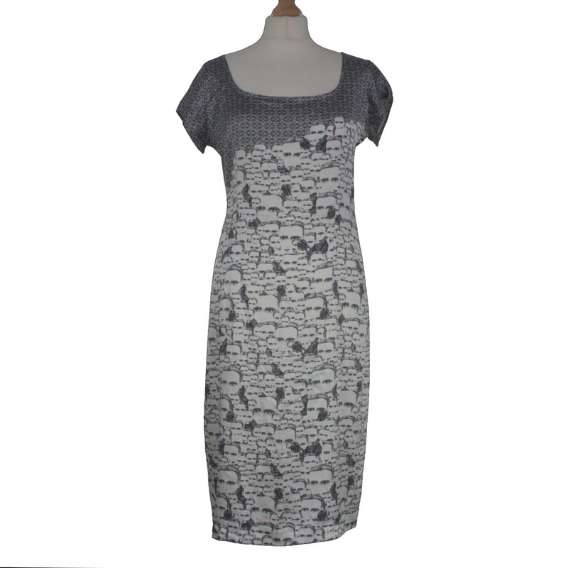 ART ON FASHION Silk Sheath Dress Grey/White Boat Neck Cap Sleeves Knee Size 12