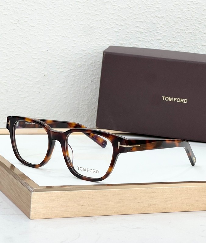 TOM FORD MODEL:FT5977-B SIZE:52口19-145