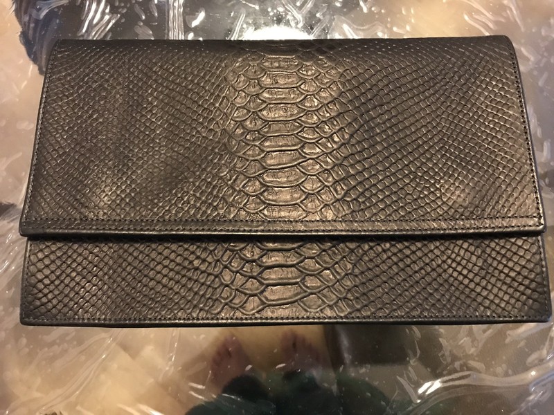 Dareen Hakim Black clutch. Brand new with tag.
