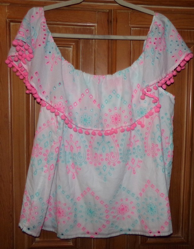 NWT $69 CROWN & IVY WOMENS SIZE 1X WHITE PINK EMBROIDERED EYELET TOP SLEEVELESS