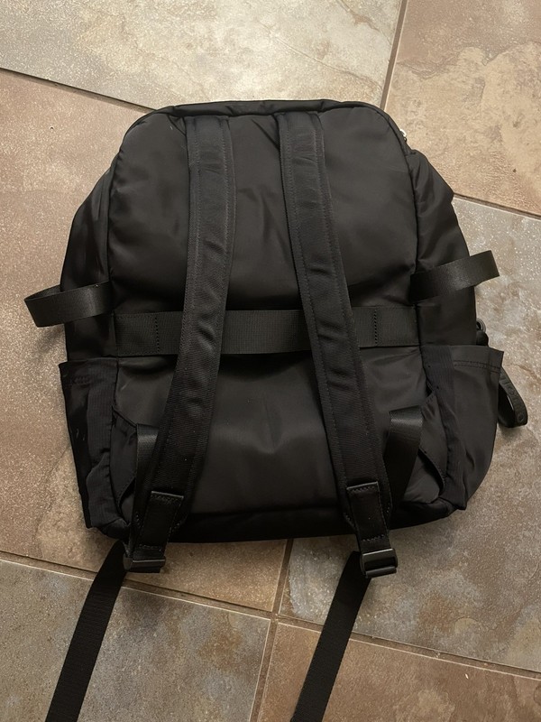 Lululemon New Crew Backpack Black 22L Excellent Condition gallery
