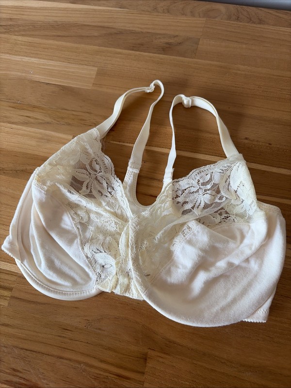 Victoria Secret Size 34DD Ivory Underwire Bra Double Front Closure Lace