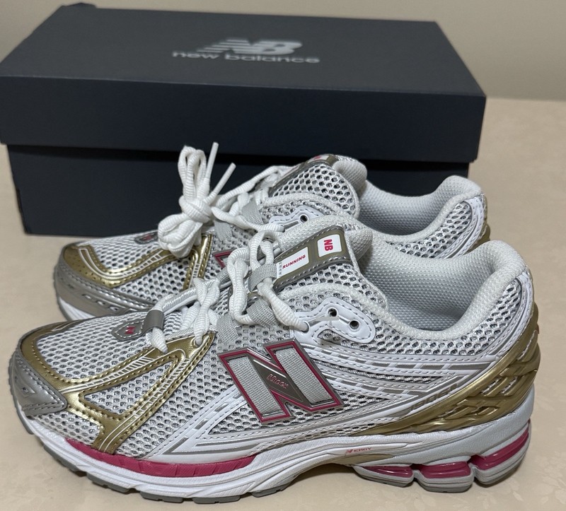 New Balance 1906R Silver Metallic/Dragon Berry/White Mesh Sneakers U1906RCH