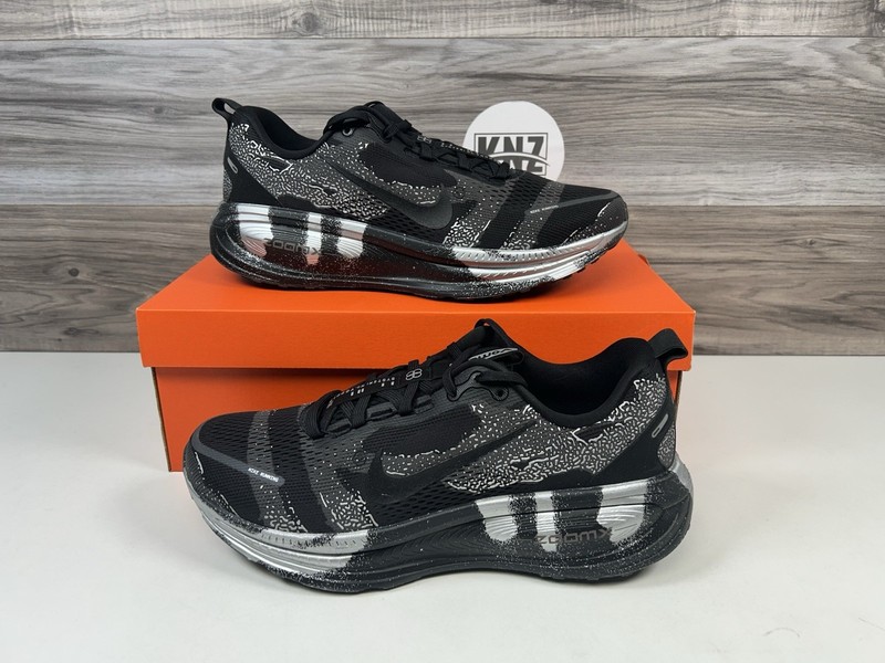 **NIKE Vomero 18 DISRUPT Iron Grey Black Running IQ3925 001 Shoes NEW Men’s