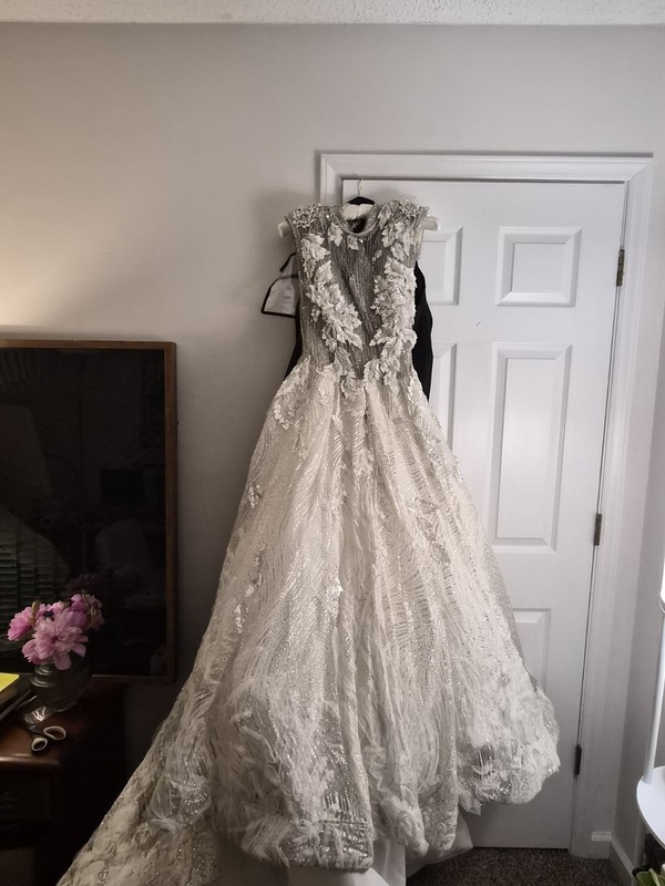 Milla Nova Ivory Ball Gown V-Neck Lace Beaded Sequin Train Wedding Dress 4/6/8
