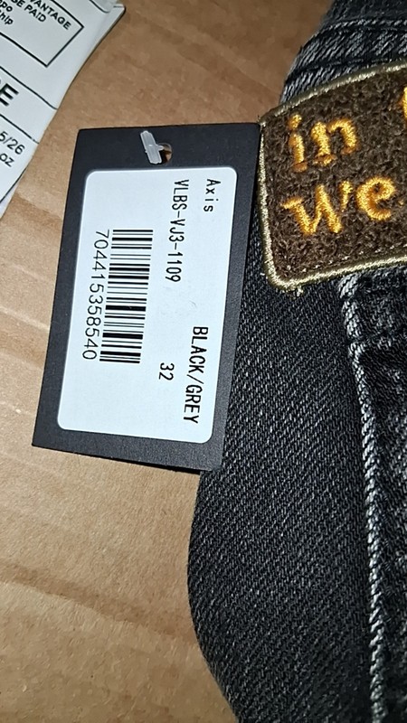 VALABASAS Patchwork Camouflage Distressed Denim Jeans Cargo Pockets SIZE 32 gallery