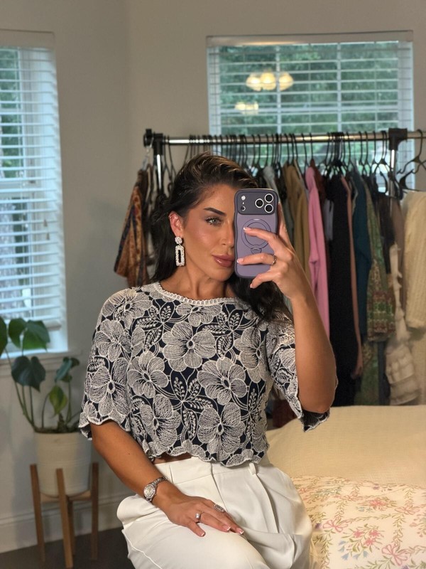 Solitaire Black and Cream Floral Lace Short Sleeve Top Size S