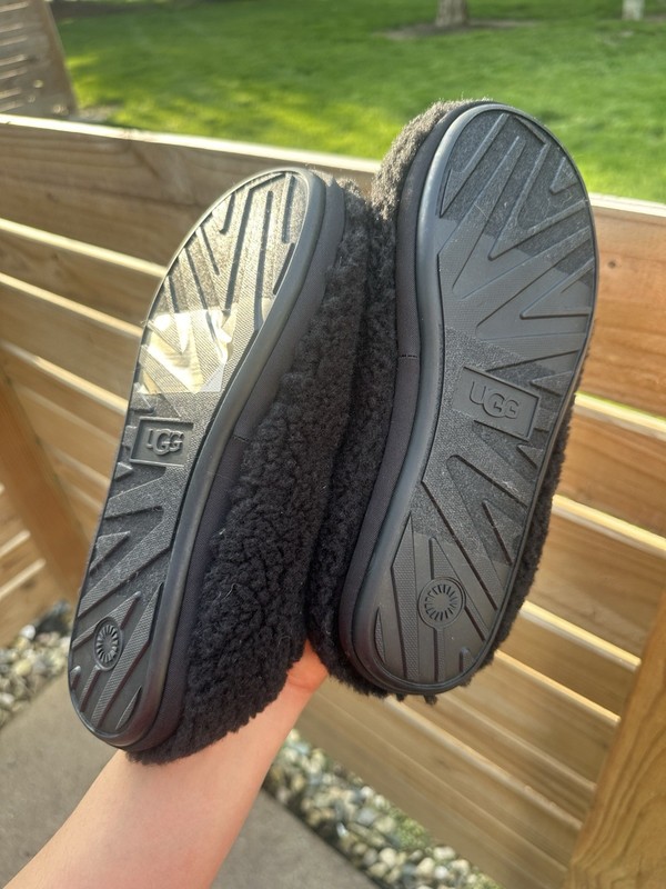 UGG PLUSH Slip-On Slipper - Black Faux Fur - Unisex Adults Size 6 - NEW gallery