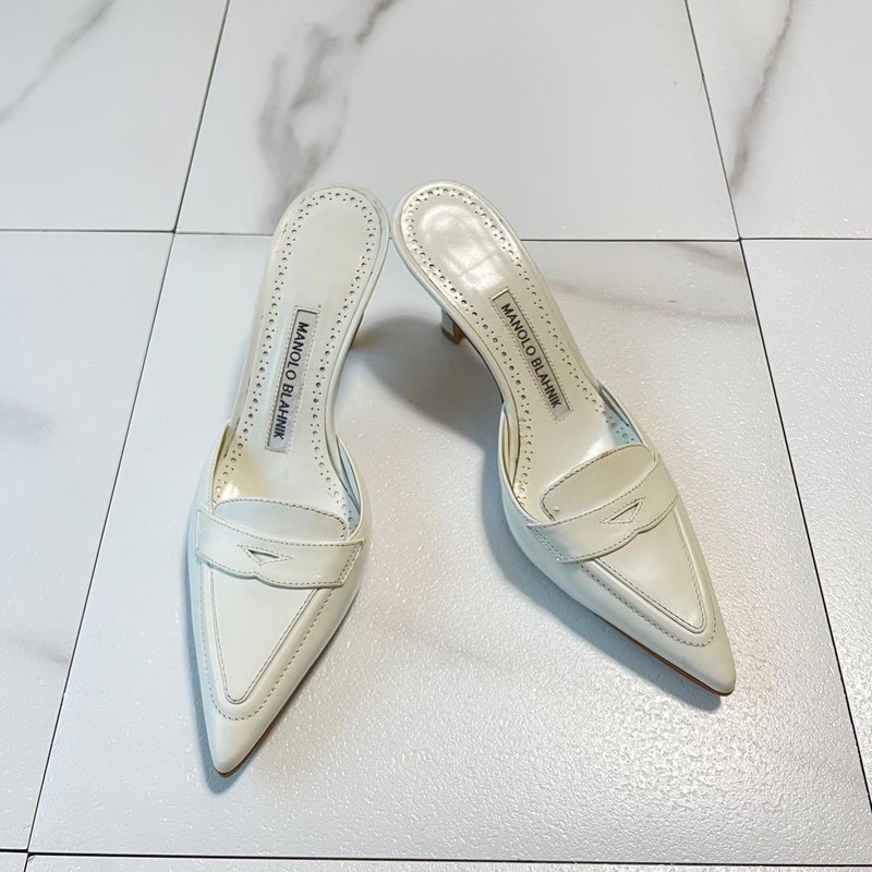 MANOLO BLAHNIK White Mule Regular 140 000