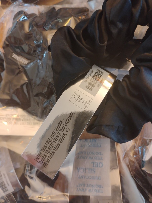 10 Count IL Makiage BLACK Scrunchie NWT Hair Accessory OS Bulk Buy Fast Ship gallery