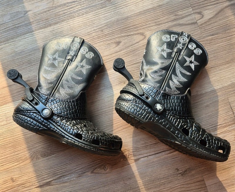Crocs Classic Cowboy Boot Black Unisex Size Men’s 4/Women’s 6