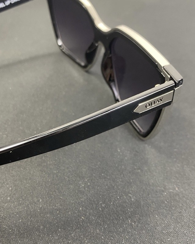Quay LEVEL UP CHROME Sunglasses LIMITED EDITION Black Silver / Smoke Fade Lens gallery
