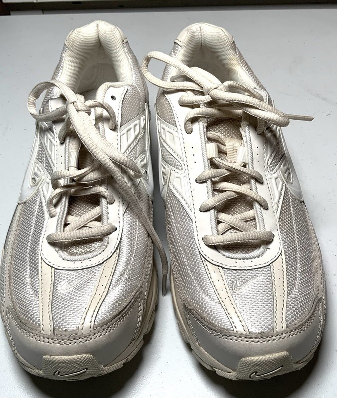 Nike Initiator Women’s Running White Silver Size 9.5 Sneakers Shoes 394053 -103