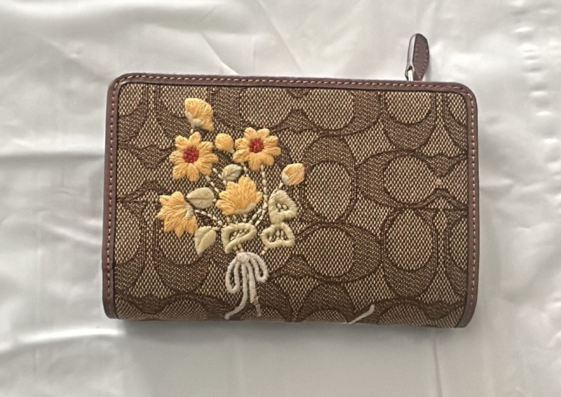 Brand New Coach Medium Corner Zip Wallet Signature Jacquard w Floral Embroidery gallery