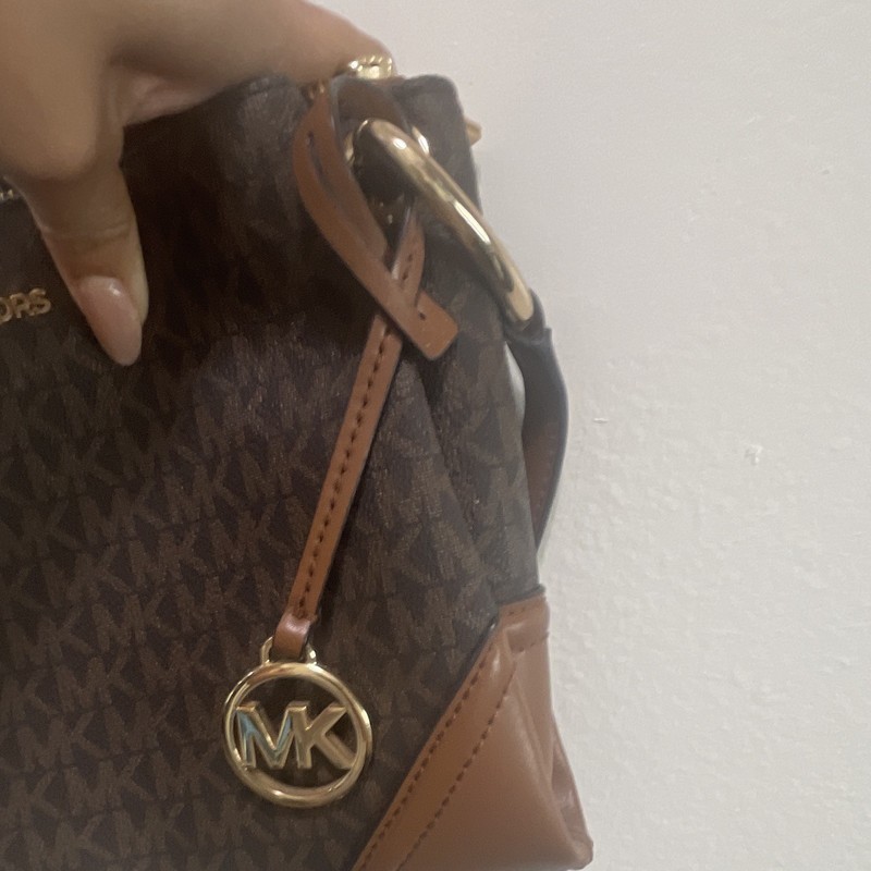 Michael Kors Brown Monogram Crossbody Bag Zip Adjustable Strap Gold Charm gallery