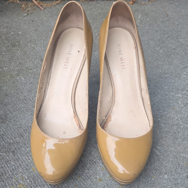 Nine West Women’s Beige Patent Leather Round Toe Slip-On Pumps Heels Size 7