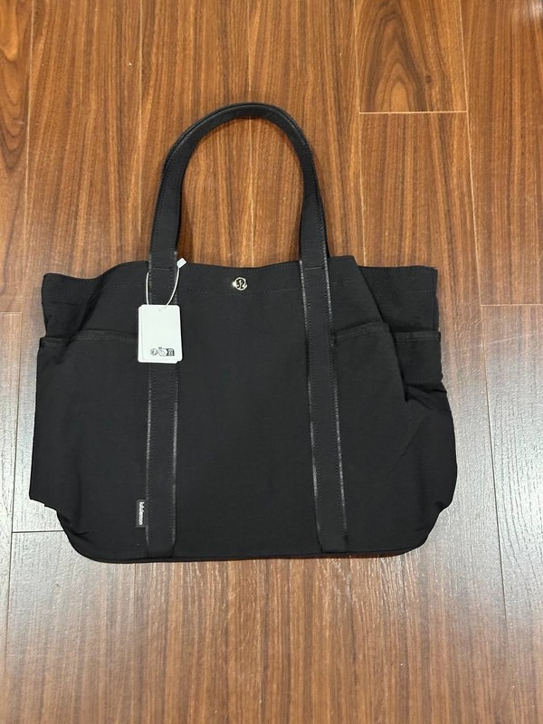 Lululemon Daily Tote Bag 20L Black - NWT - Multi Pocket Gym Work Shoulder Bag gallery