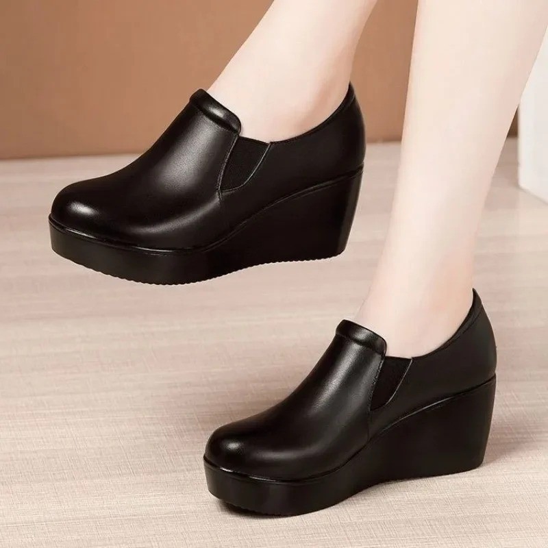 Women's Wedge Heel Soft Leather Shoes Round Toe Anti Slip Casual Comfort Flats gallery